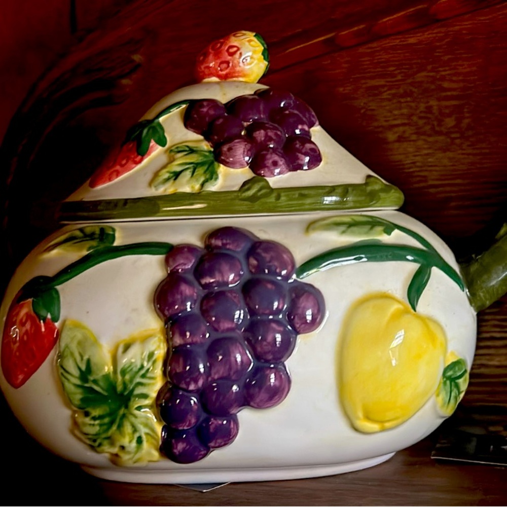 Molded fruit gravy bowl